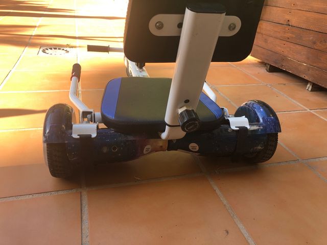 Hoverboard. Marca: Iwatboard. Patinete dos ruedas.