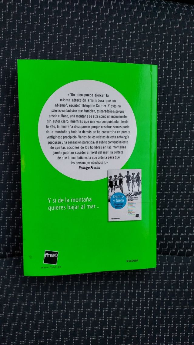 Arriba y abajo. 12 cuentos de montaña de segunda mano por 2 EUR en Manresa en WALLAPOP
