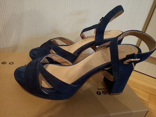 Sandalias Mimao 37 azul marino de segunda mano por 59 EUR en