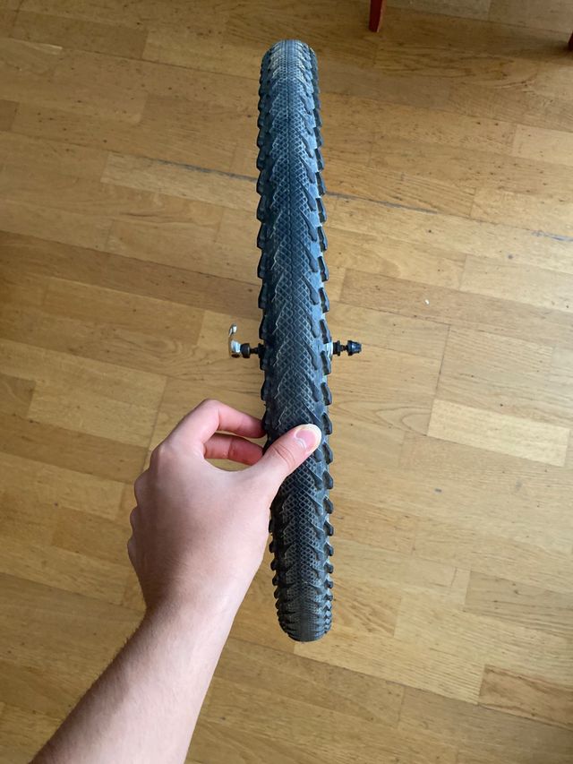 Rueda delantera de bicicleta