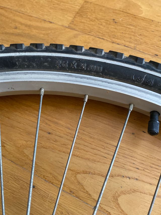 Rueda delantera de bicicleta