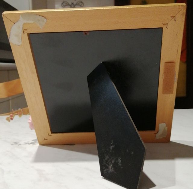 Marco de madera con detalle .