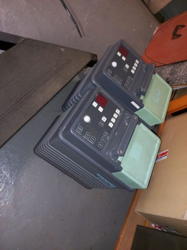 2 generadores Broncolor Pulse 4 con antorchas