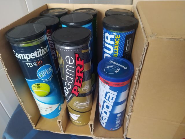 Pelotas de tenis (4 botes) / Pelotas de golf (40)