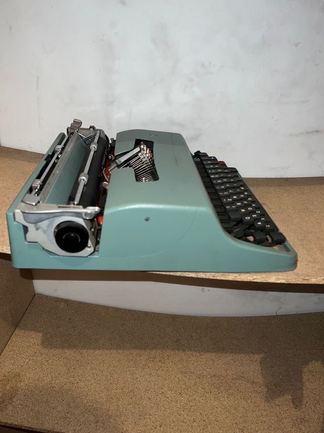 OLIVETTI LETTERA 32