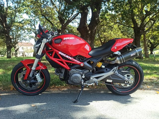 Ducati Monster 696