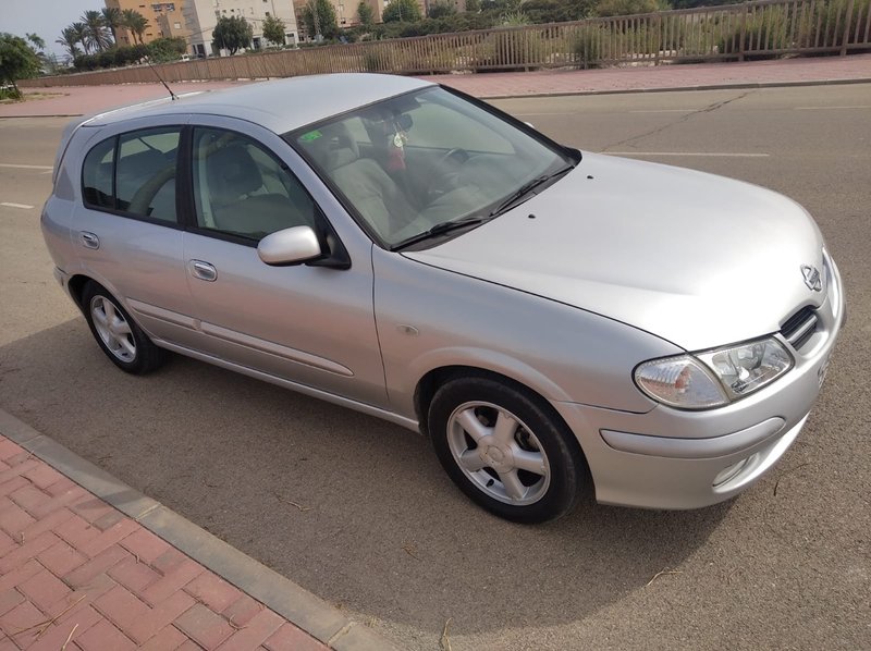 Nissan Almera 2001 - foto 1