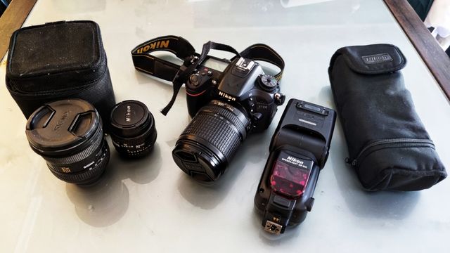Kit Nikon D7100 + 2 objetivos + flash nikon + moch