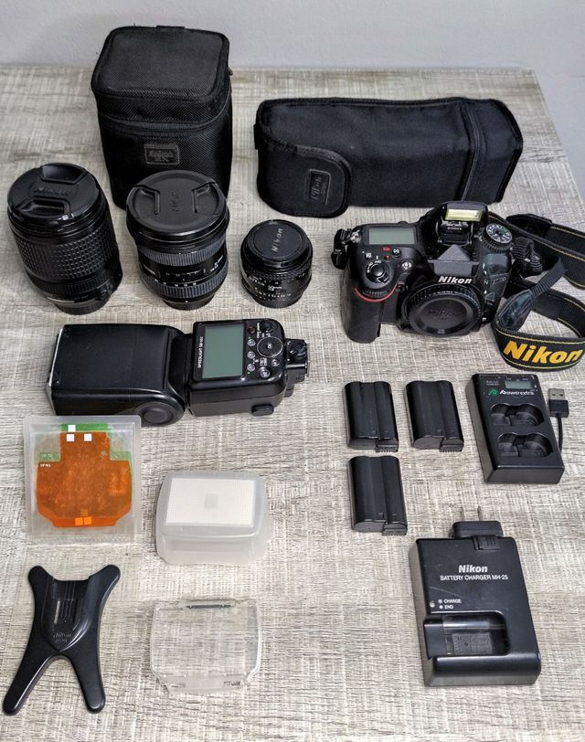 Kit Nikon D7100 + 2 objetivos + flash nikon + moch