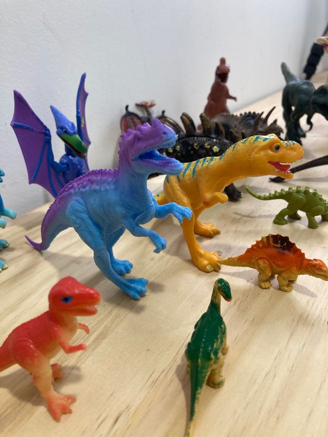 Colección de 17 dinosaurio de juguete