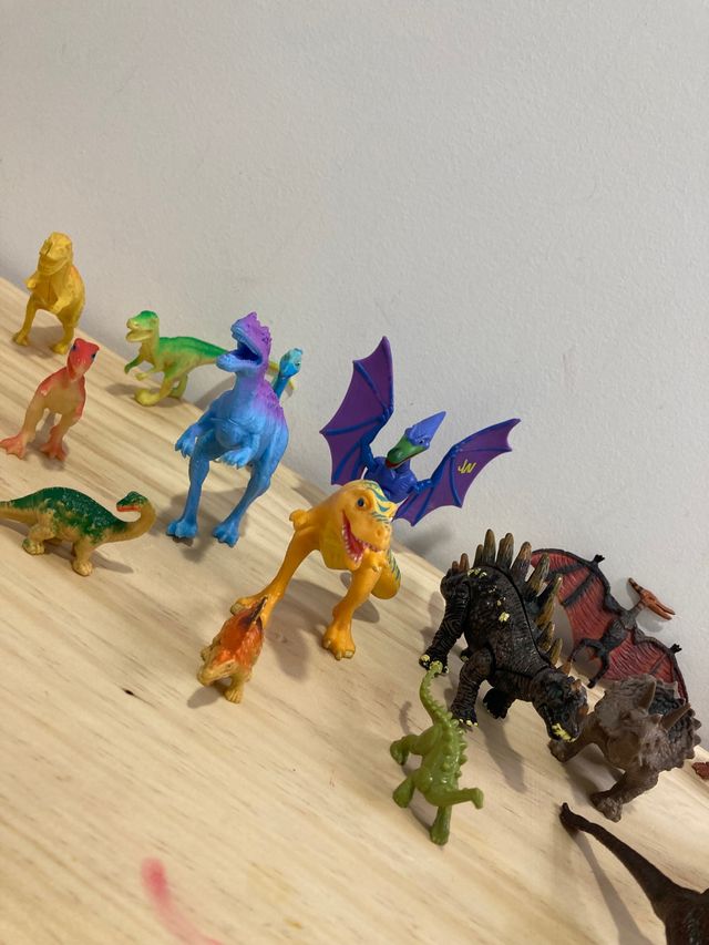 Colección de 17 dinosaurio de juguete