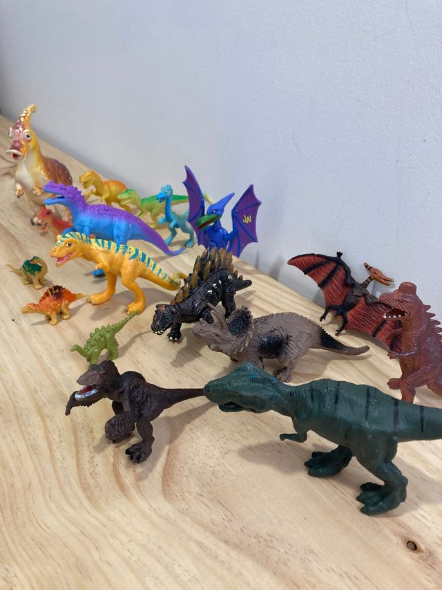 Colección de 17 dinosaurio de juguete