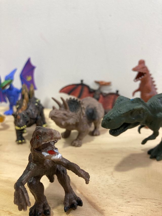 Colección de 17 dinosaurio de juguete
