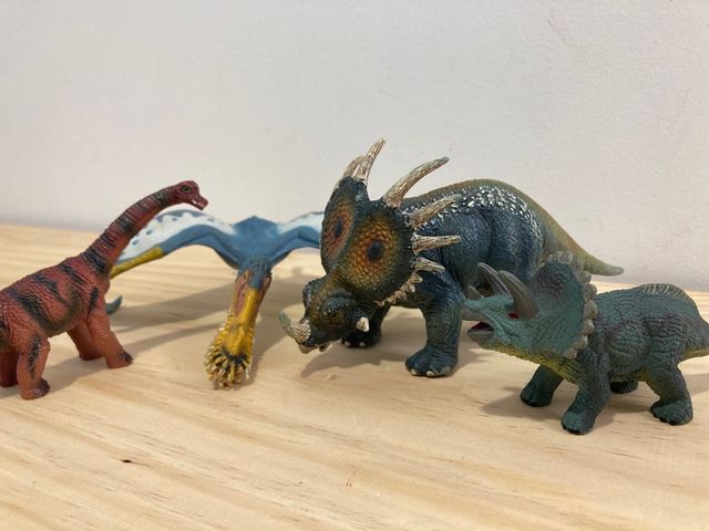 4 dinosaurios realistas de juguete
