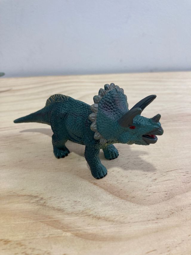 4 dinosaurios realistas de juguete