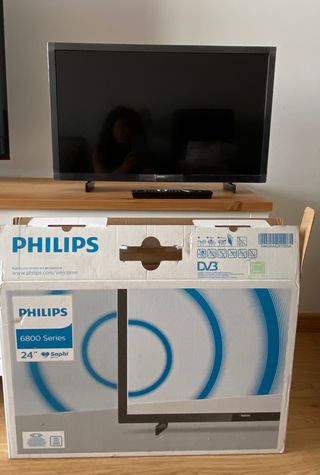 TV PHILIPS Serie 6800 24\