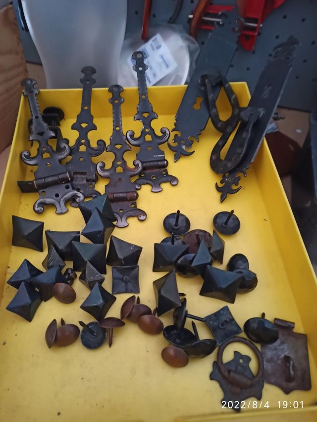 Herrajes varios Clavos etc etc