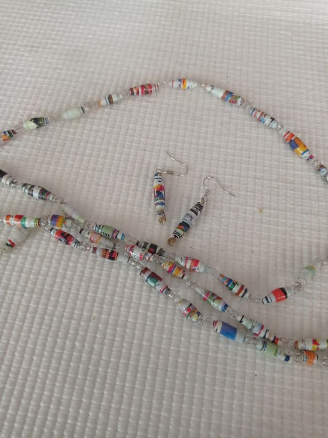 Collar y pendientes, artesano, hecho de papel