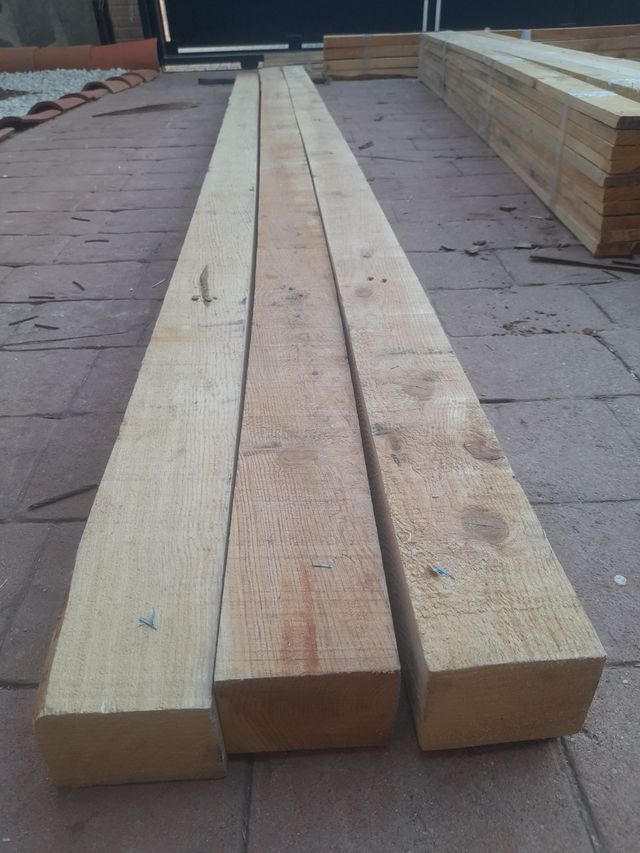 Vigas, listones de madera de segunda mano por 11 EUR en Griñón en WALLAPOP
