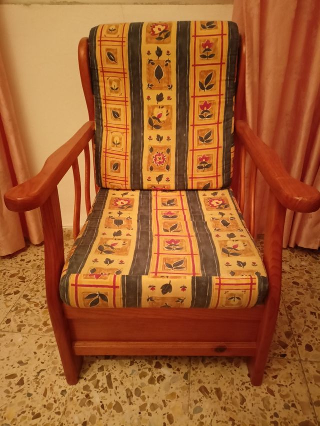 Conjunto muebles rústicos provenzales color miel.