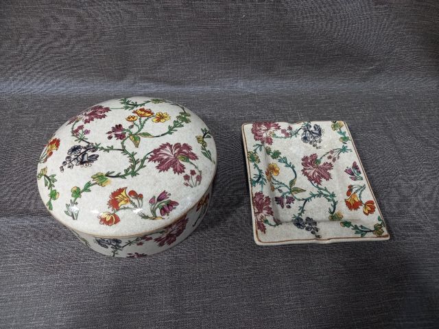 Conjunto de cerámica antiguo