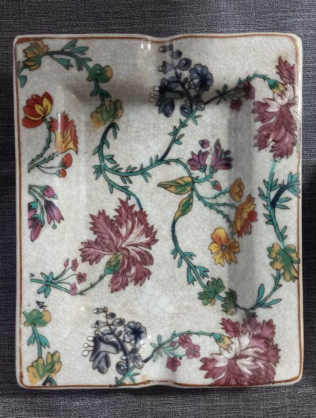 Conjunto de cerámica antiguo