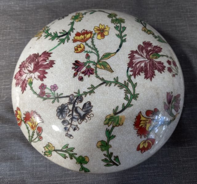 Conjunto de cerámica antiguo