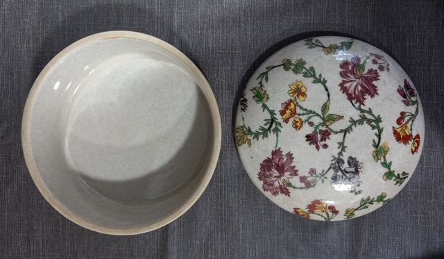 Conjunto de cerámica antiguo