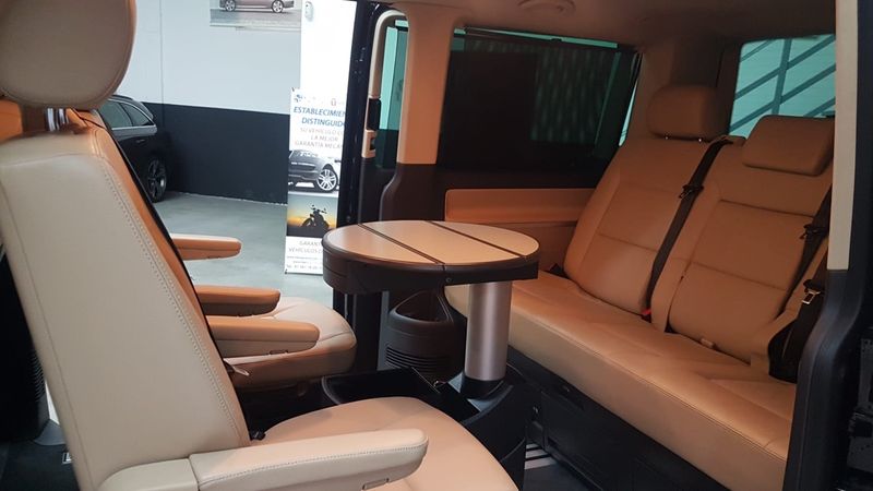 Volkswagen Multivan 2012 - foto 1