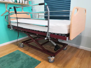 Cama articula con barandilla de 105