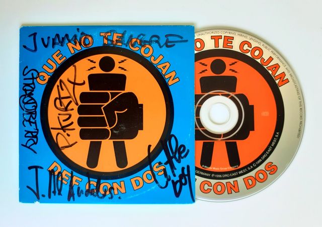 Cd single DEF CON DOS firmado "Que no te cojan"