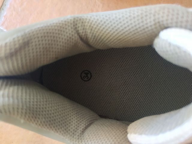 Zapatillas deportivas con ruedas.