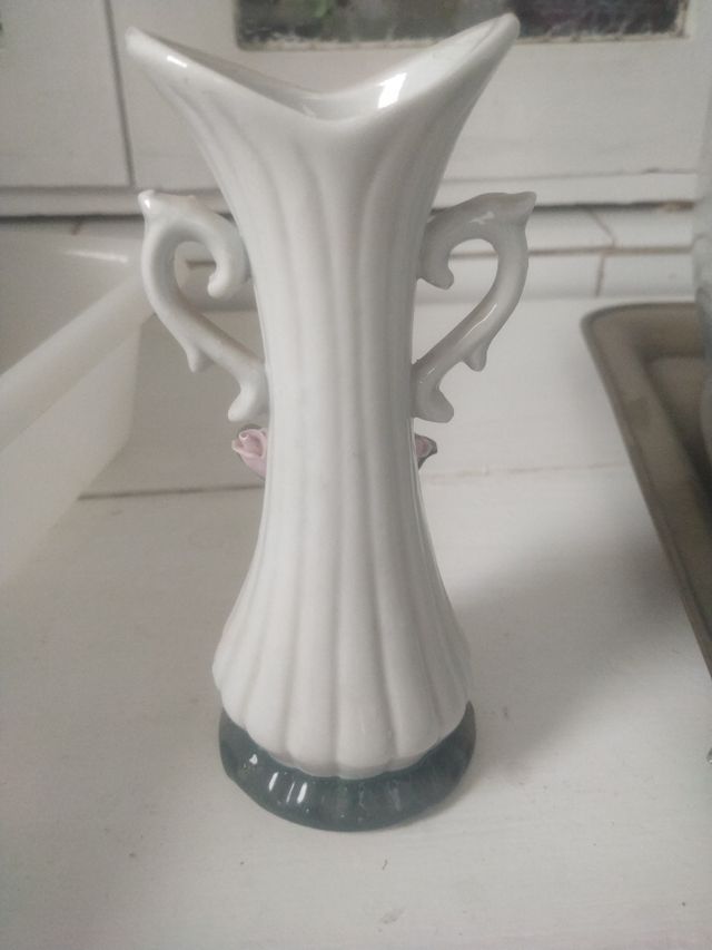 Pequeño jarrón de porcelana