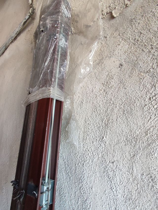 Persiana marrón muy grande de 2'35m larg