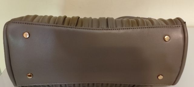 Borsa ecopelle bicolore con tracolla catena