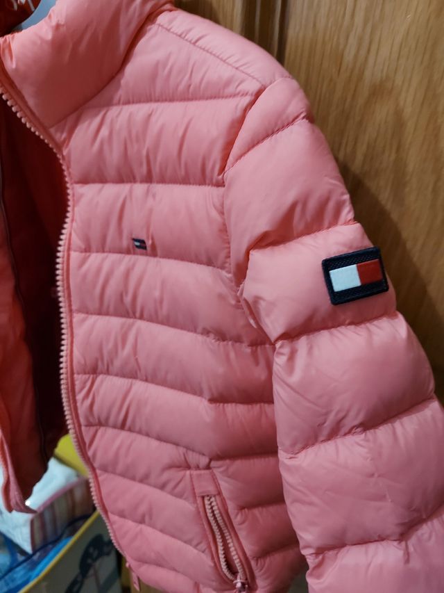 Plumas niña Tommy Hilfiger. Talla 2