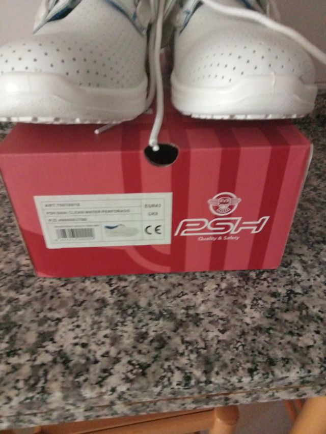 zuecos cerrados de trabajo 