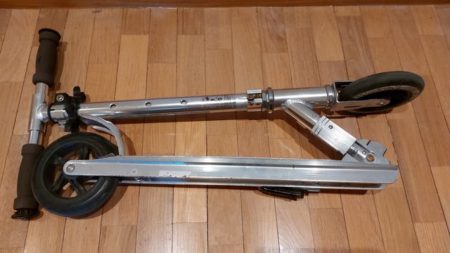 Patinete plegable hasta 100 Kg. + 8 años