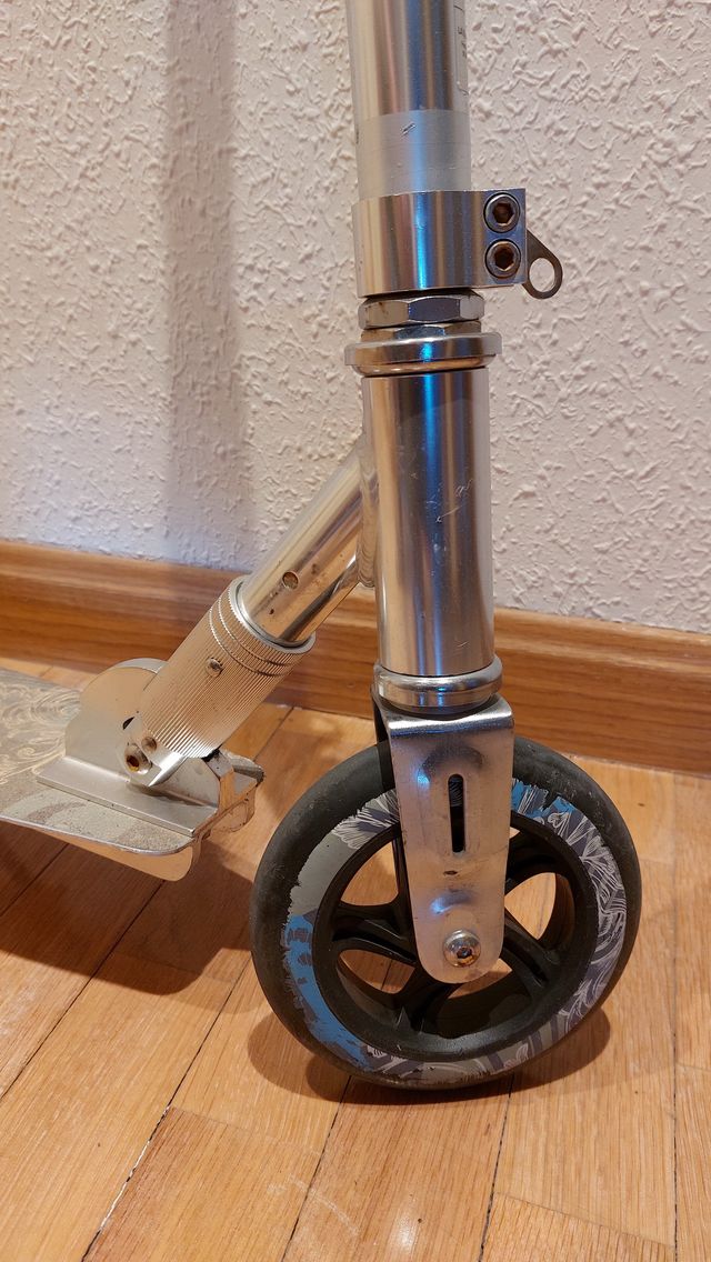 Patinete plegable hasta 100 Kg. + 8 años