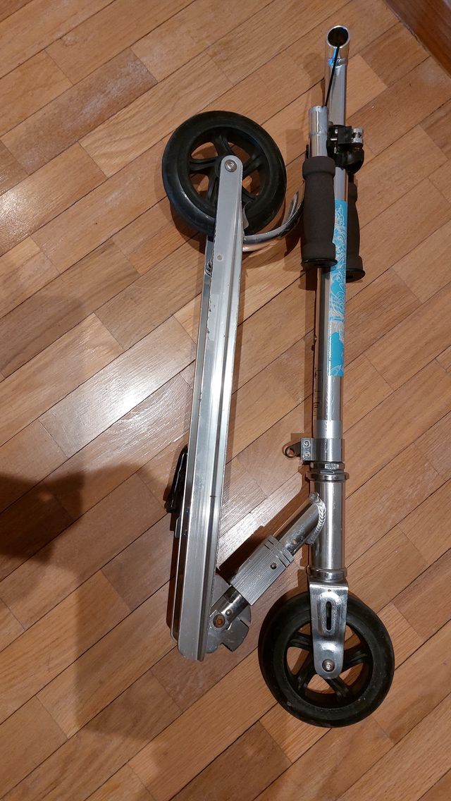 Patinete plegable hasta 100 Kg. + 8 años