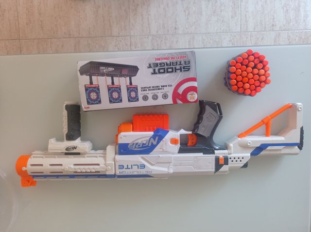 NERF ELITE RETALIATOR, BALAS Y JUEGO DE PUNTERÍA