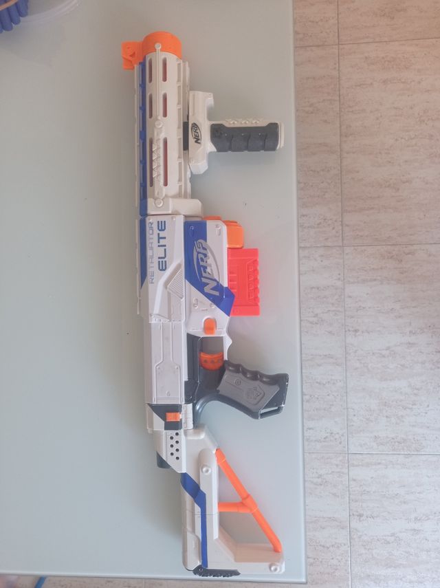 NERF ELITE RETALIATOR, BALAS Y JUEGO DE PUNTERÍA