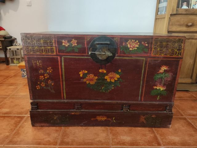 Arca de madera antiguo.