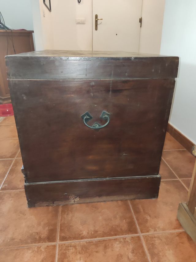 Arca de madera antiguo.