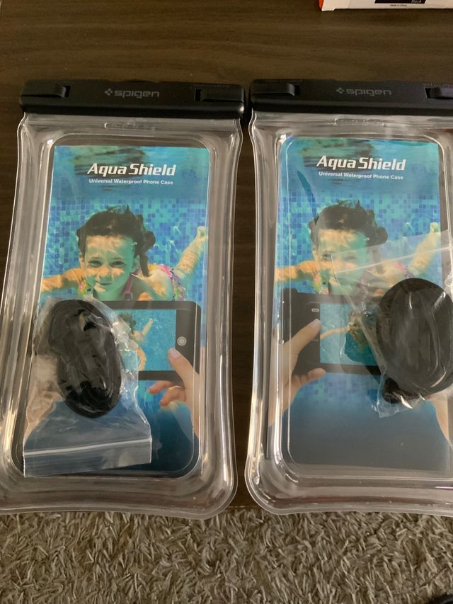 2 Fundas impermeable móvil. Precintadas.