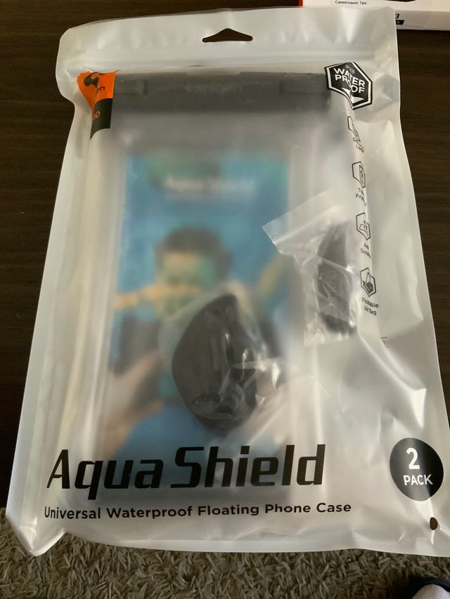 2 Fundas impermeable móvil. Precintadas.