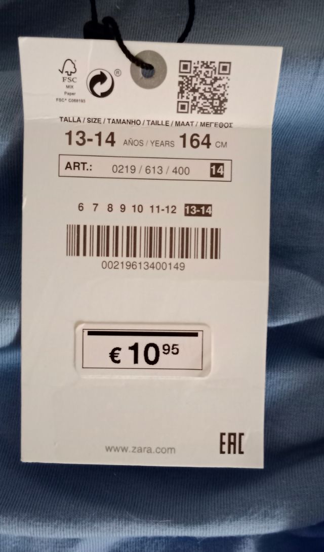 Body con volantes en la manga color azul.