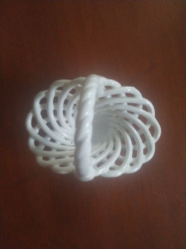 Cesta pequeña de cerámica