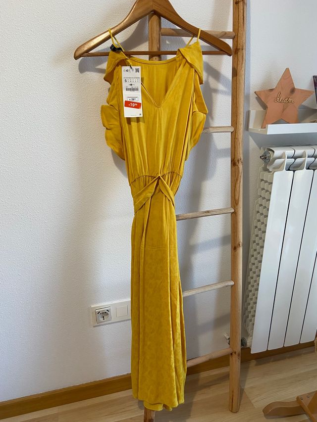 Vestido amarillo MIDI de Zara 