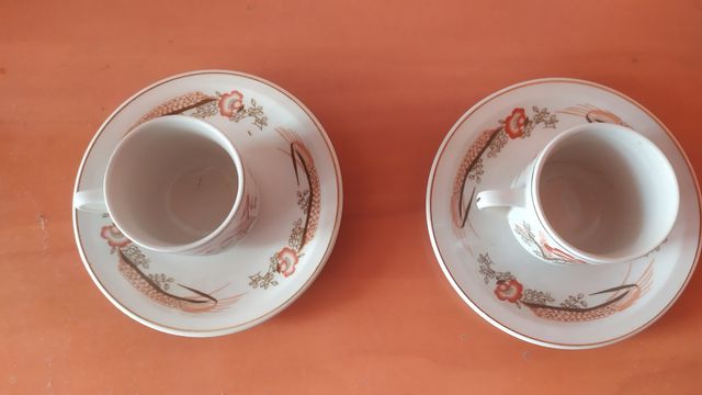 dos tazas de te chinas.